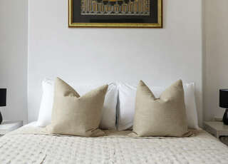 Charmed on Dowling- Light-Filled Apartment